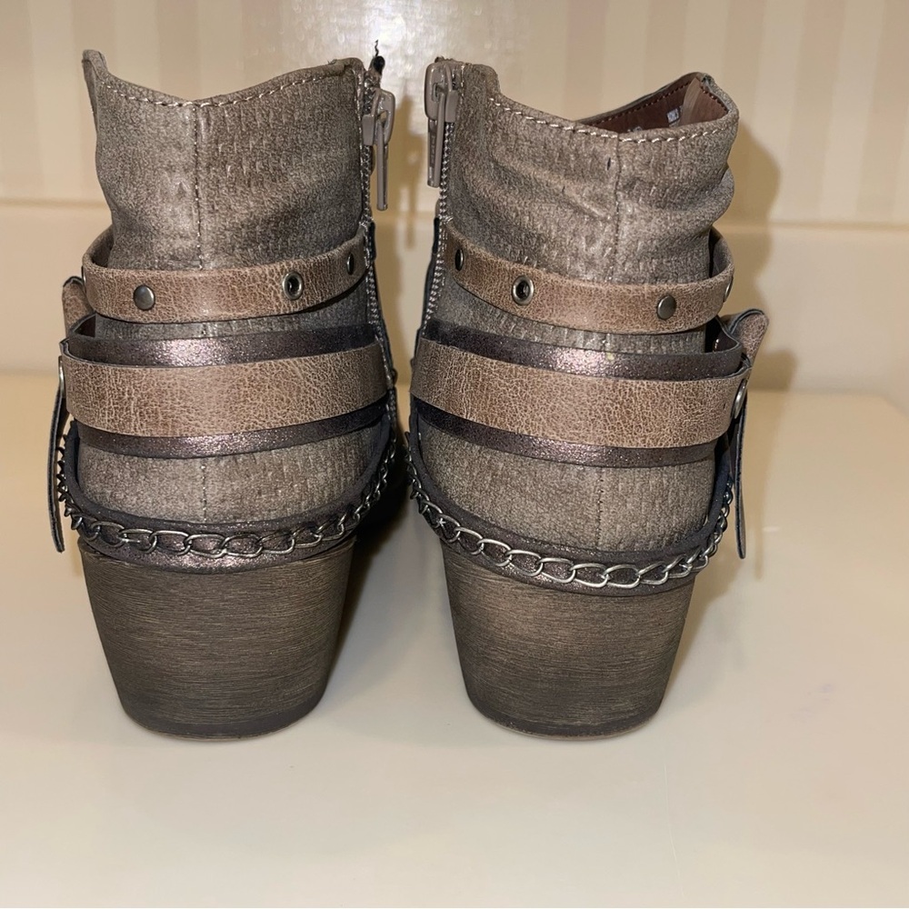 Kohl’s Redbud Strappy Ankle Boots In Stone - Picture 5 of 15
